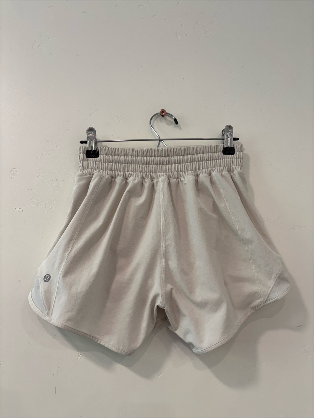Lululemon Hotty Hot High-Rise Lined Short 4" Creme White Womens Size 2 Running